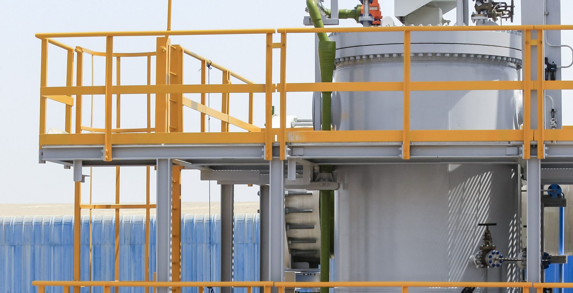 Eine komplette FiltrationsEinheit zur Filtration von Seewasser