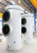 Zwei weiße vollautomatische FAUDI Rückspülfilter für Seewasser-Filtration