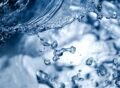 Wasseraufbereitung: Nahaufnahme von Wasser in Bewegung, Filtration vom Wasser