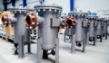 Mehrere Siebkorbfilter in zwei Reihen platziert